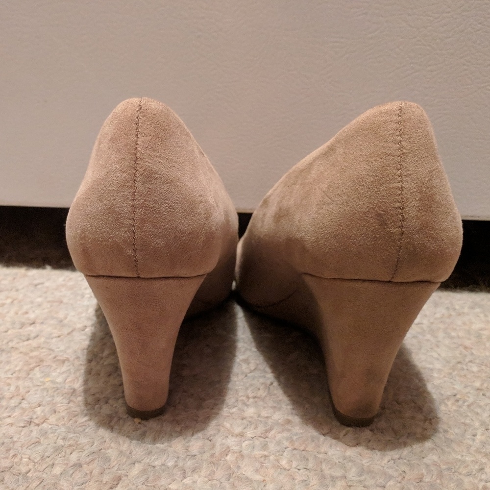 Shoes - Picture 2 of 4
